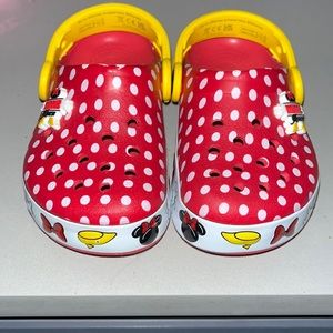Disney Parks Minnie Mouse light up crocs Size 8c